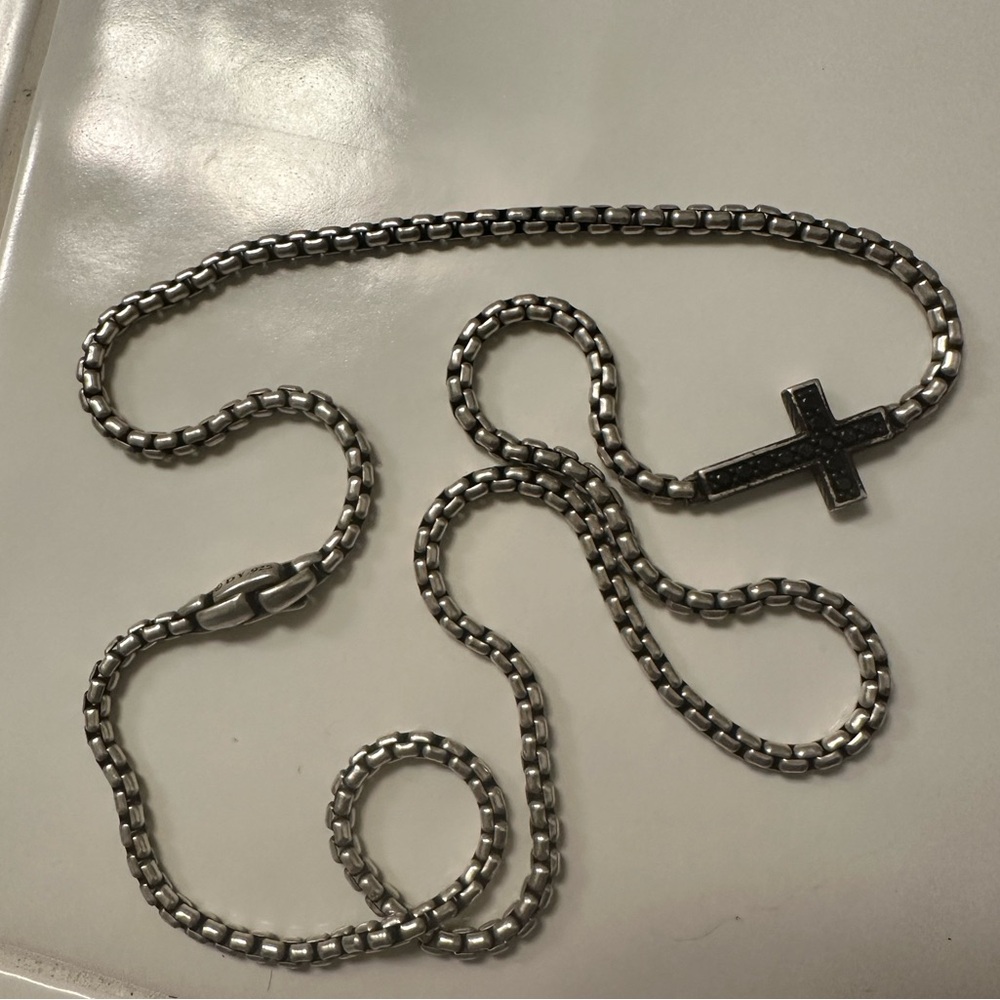 DAVID YURMAN
Sterling Silver Black Diamond
Streamline Cross Station Necklace